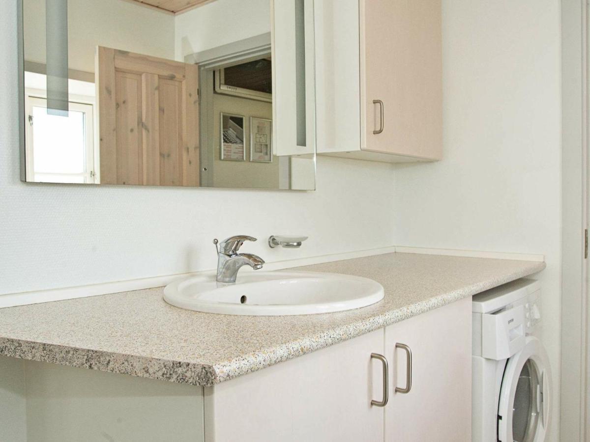 6 Person Holiday Home In Hejls חדר תמונה